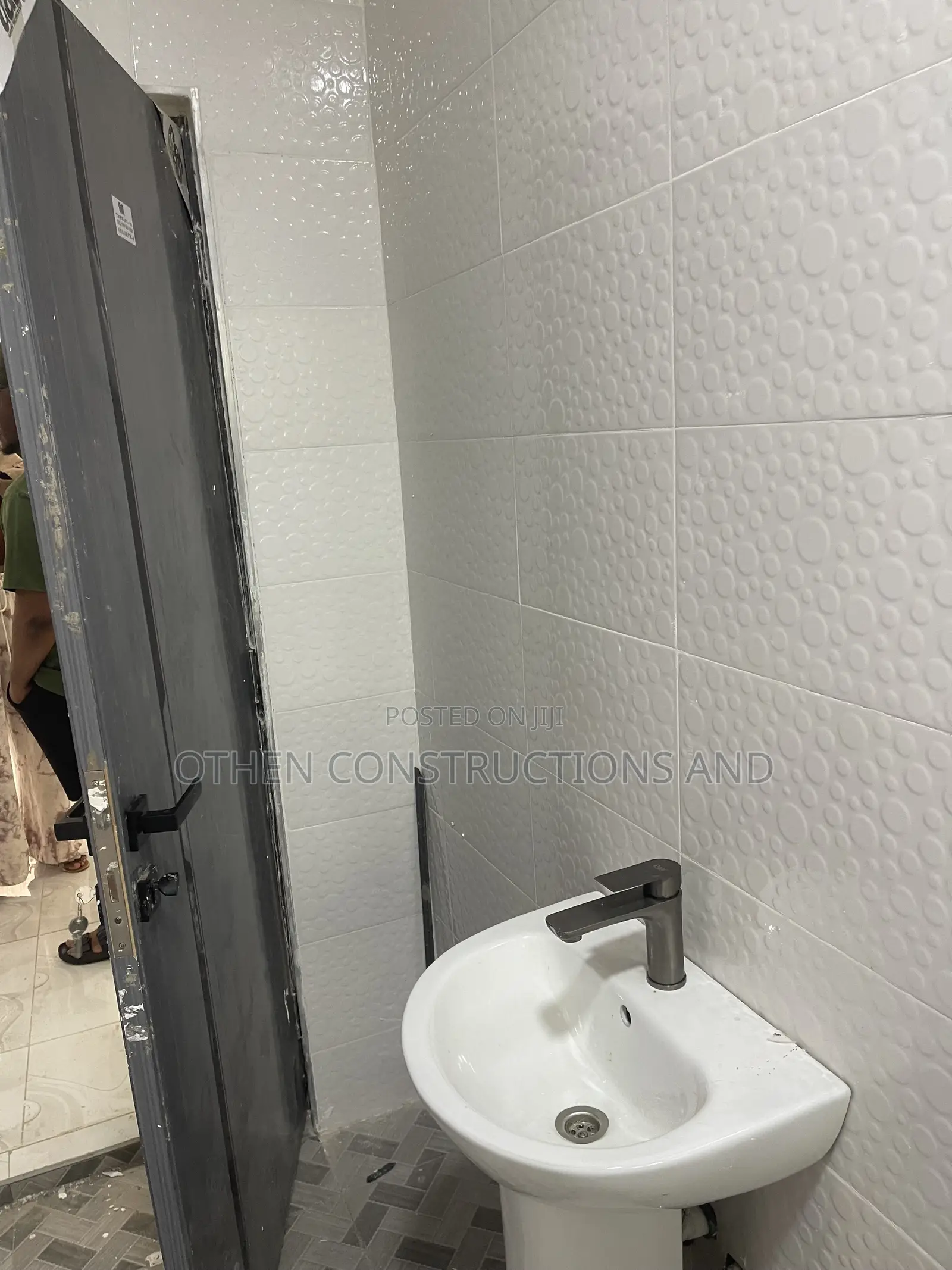 1bdrm Apartment in Othen Estate Consult, Israel Park for rent