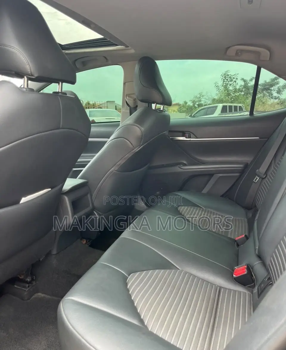 Toyota Camry SE FWD 2020 Black