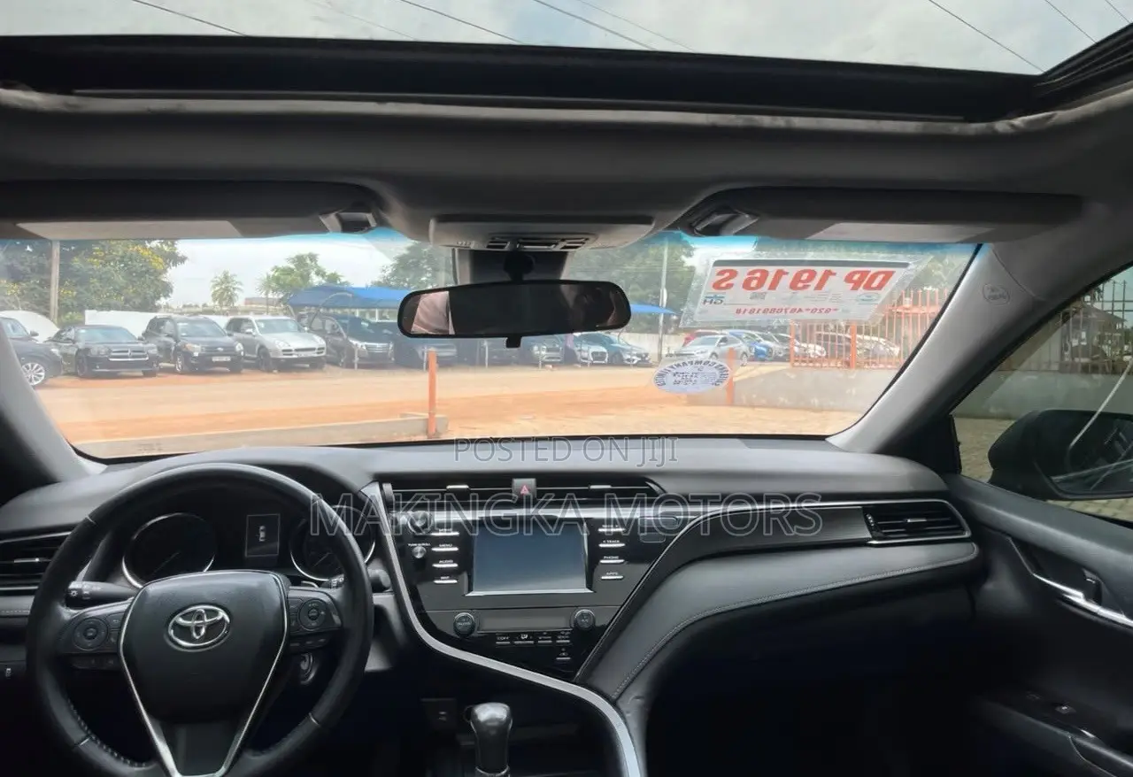 Toyota Camry SE FWD 2020 Black