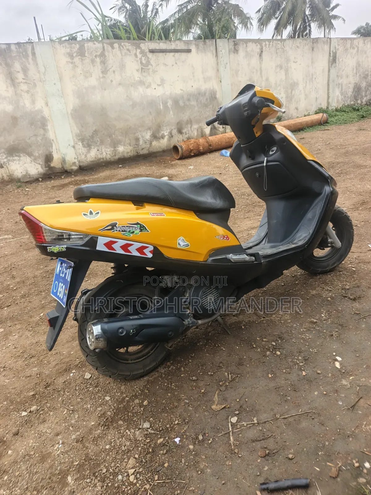 Motorcycle 2023 Yellow