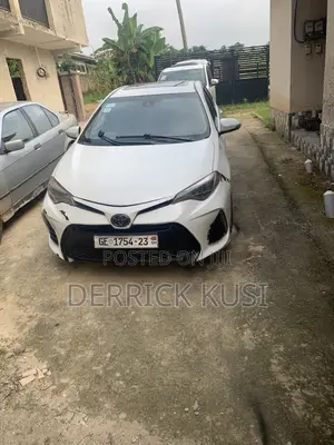 Toyota Corolla SE 4dr Sedan (1.8L 4cyl CVT) 2017 White