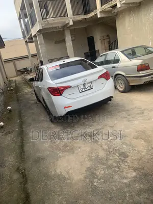 Toyota Corolla SE 4dr Sedan (1.8L 4cyl CVT) 2017 White
