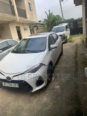 Toyota Corolla SE 4dr Sedan (1.8L 4cyl CVT) 2017 White