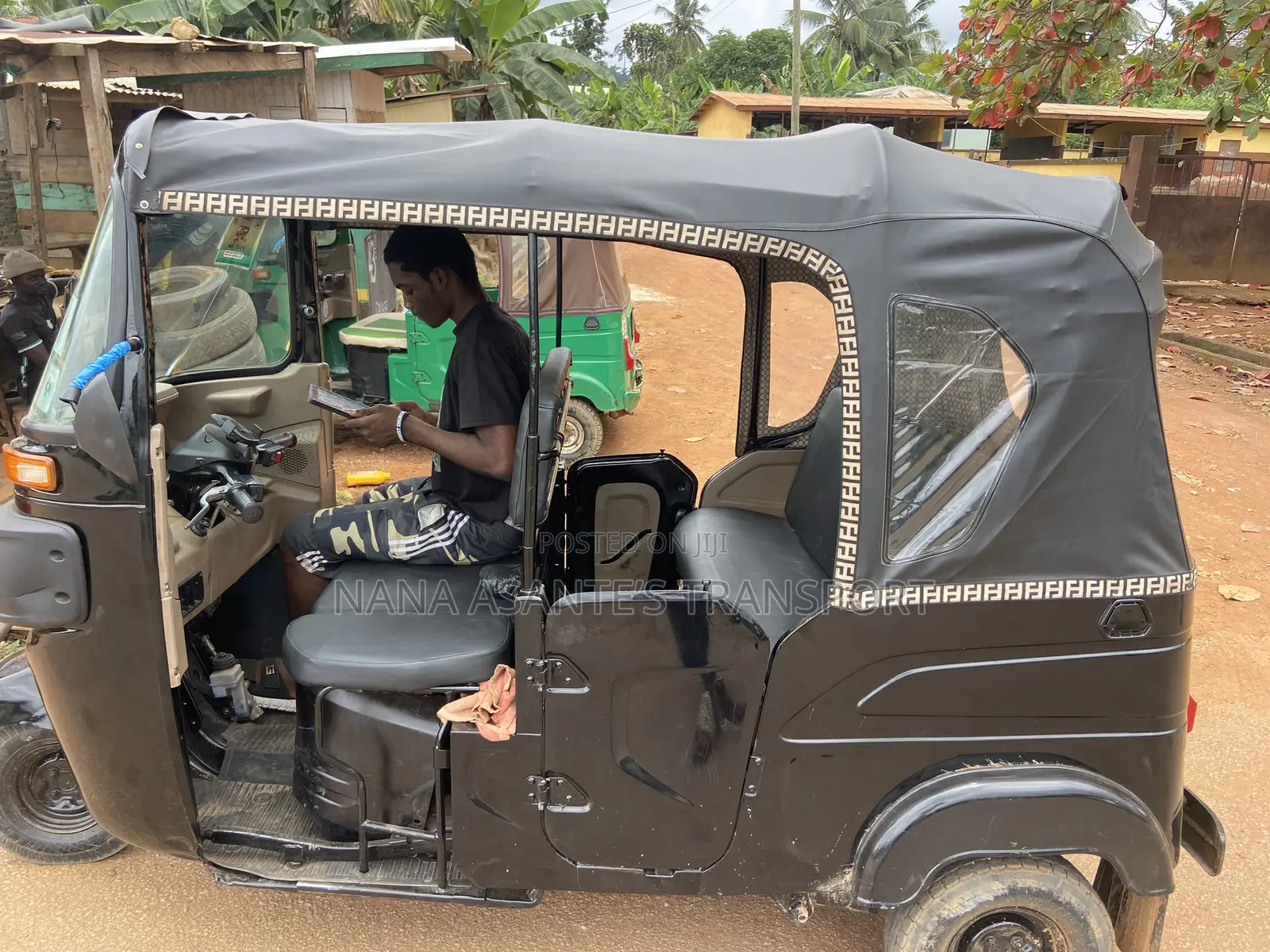 Bajaj RE 2025 Black
