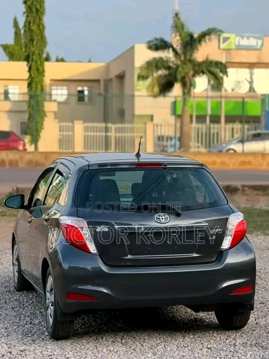Toyota Yaris 2015 Gray