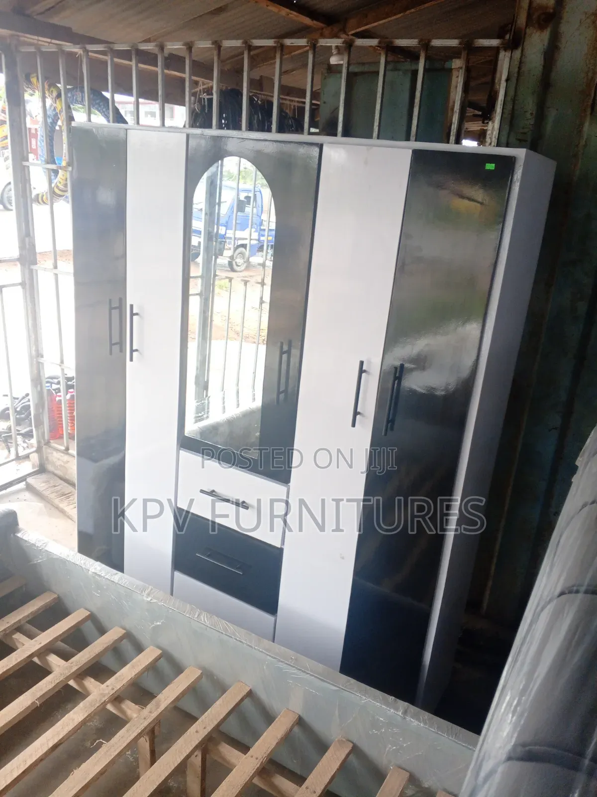 5 Door Wardrobe, Payment on Delivery