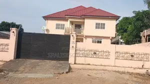 7bdrm House in Ashomang for sale