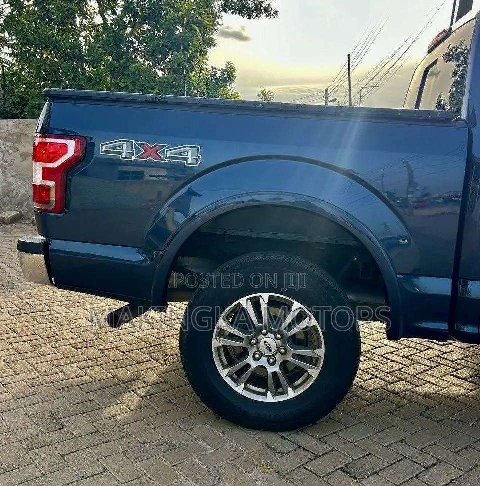 Ford F-150 Limited 4x4 SuperCrew Cab Styleside 5.5 ft. box 145 in. WB Blue