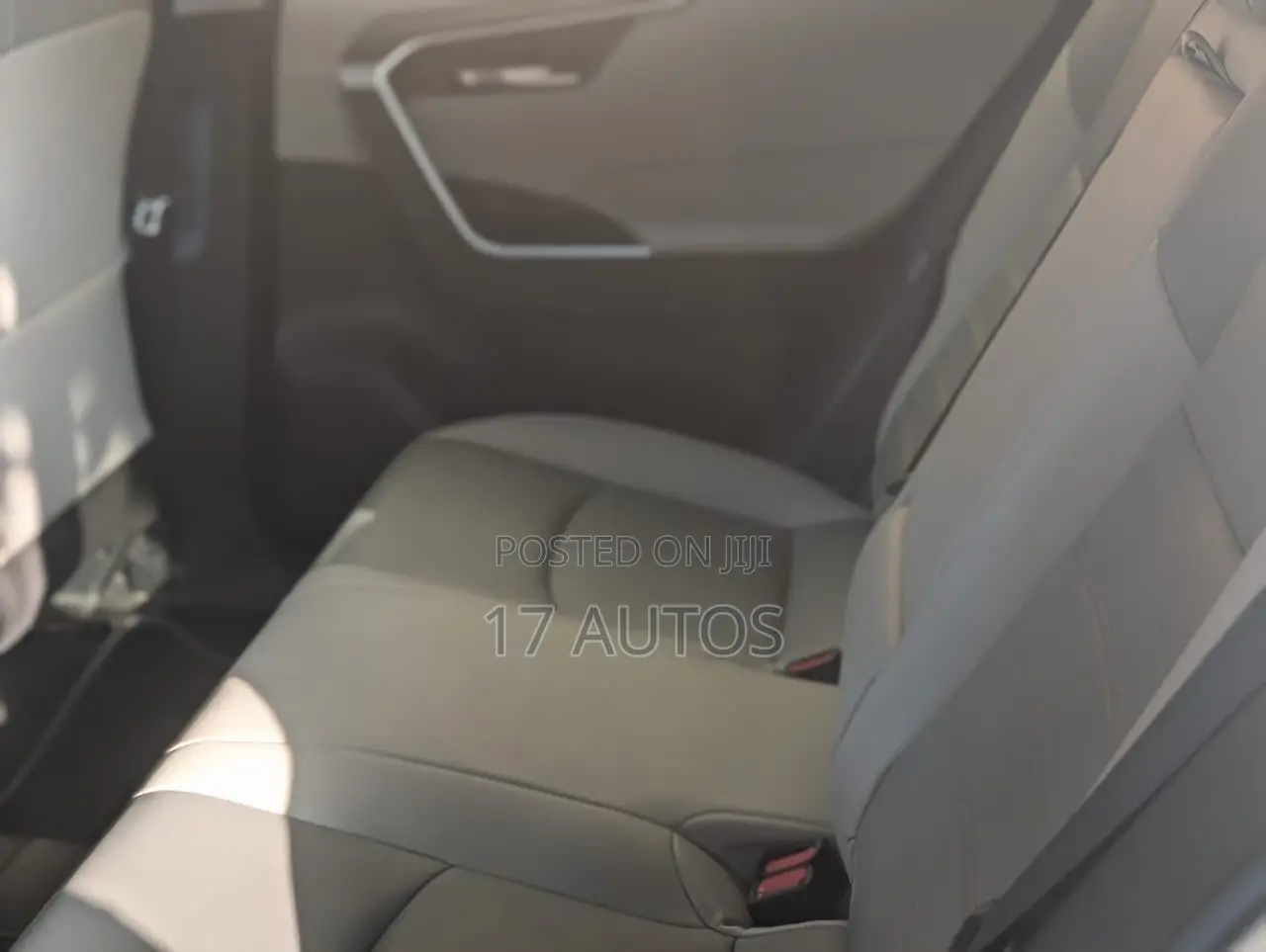 Toyota RAV4 XLE 2021 Black