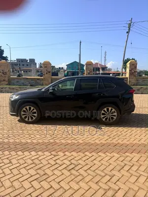 Toyota RAV4 XLE 2021 Black