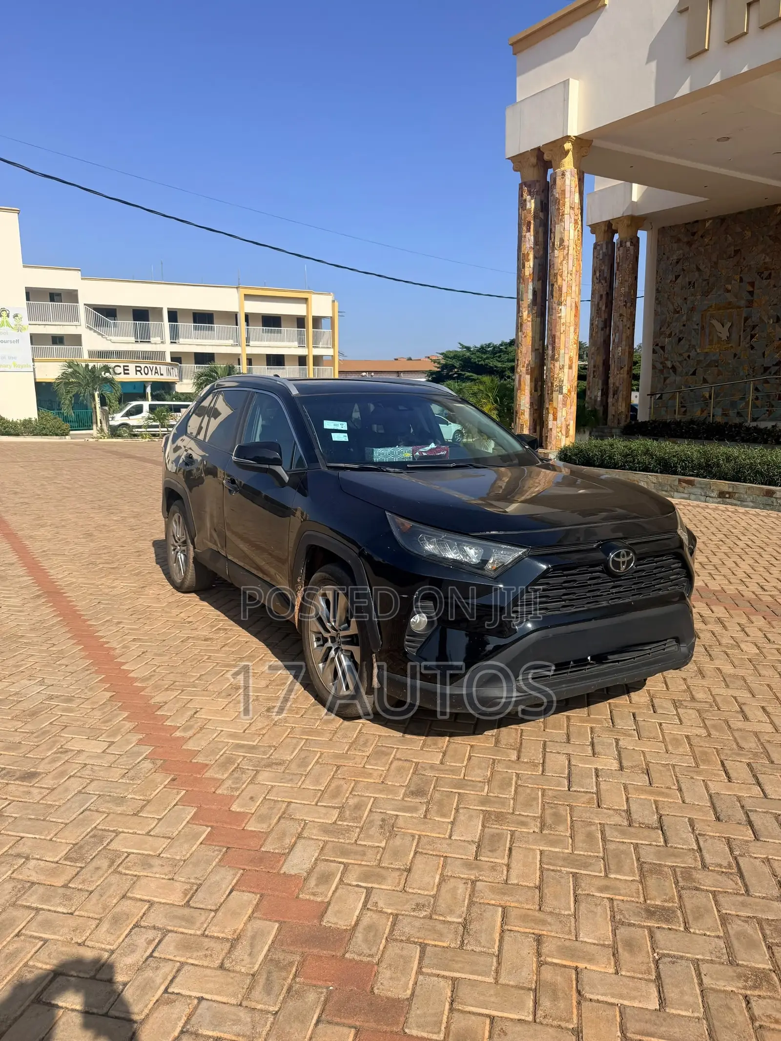 Toyota RAV4 XLE 2021 Black