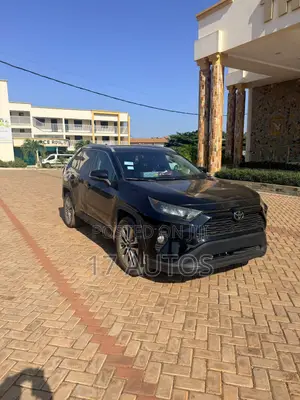 Toyota RAV4 XLE 2021 Black