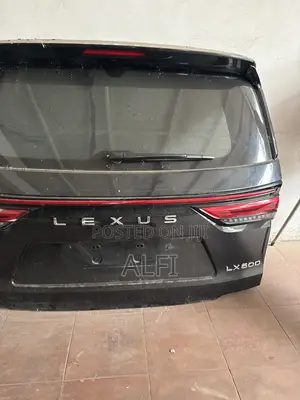 Lexus LX600 Door Trunk