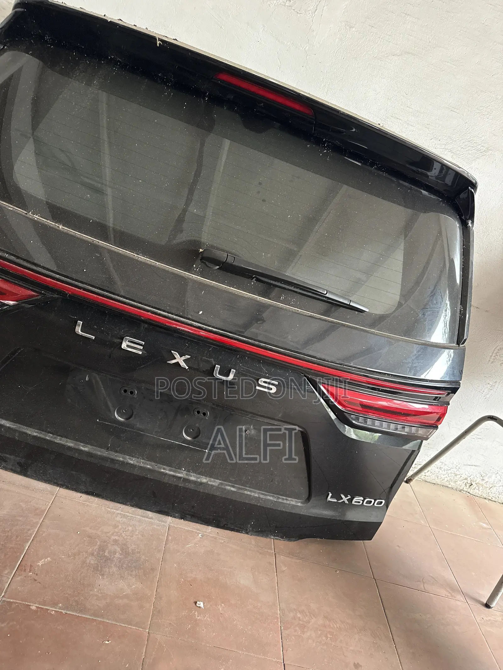 Lexus LX600 Door Trunk
