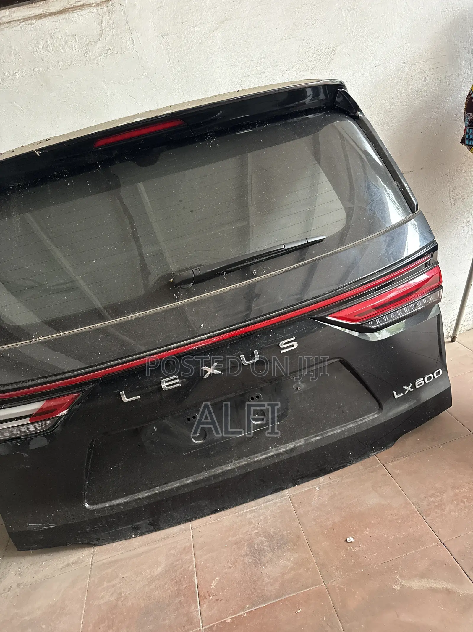 Lexus LX600 Door Trunk