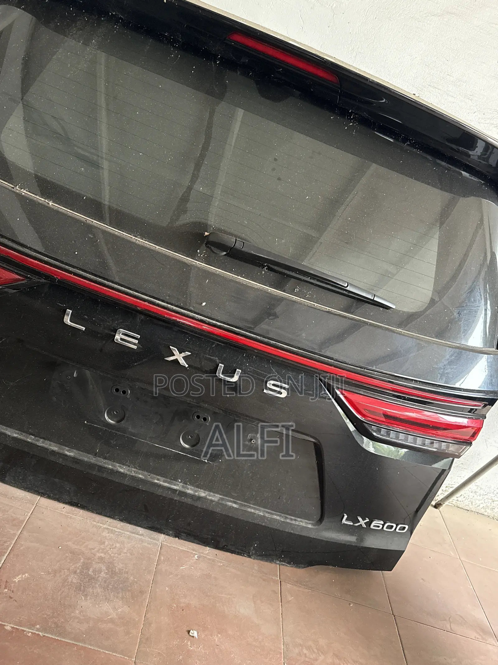 Lexus LX600 Door Trunk