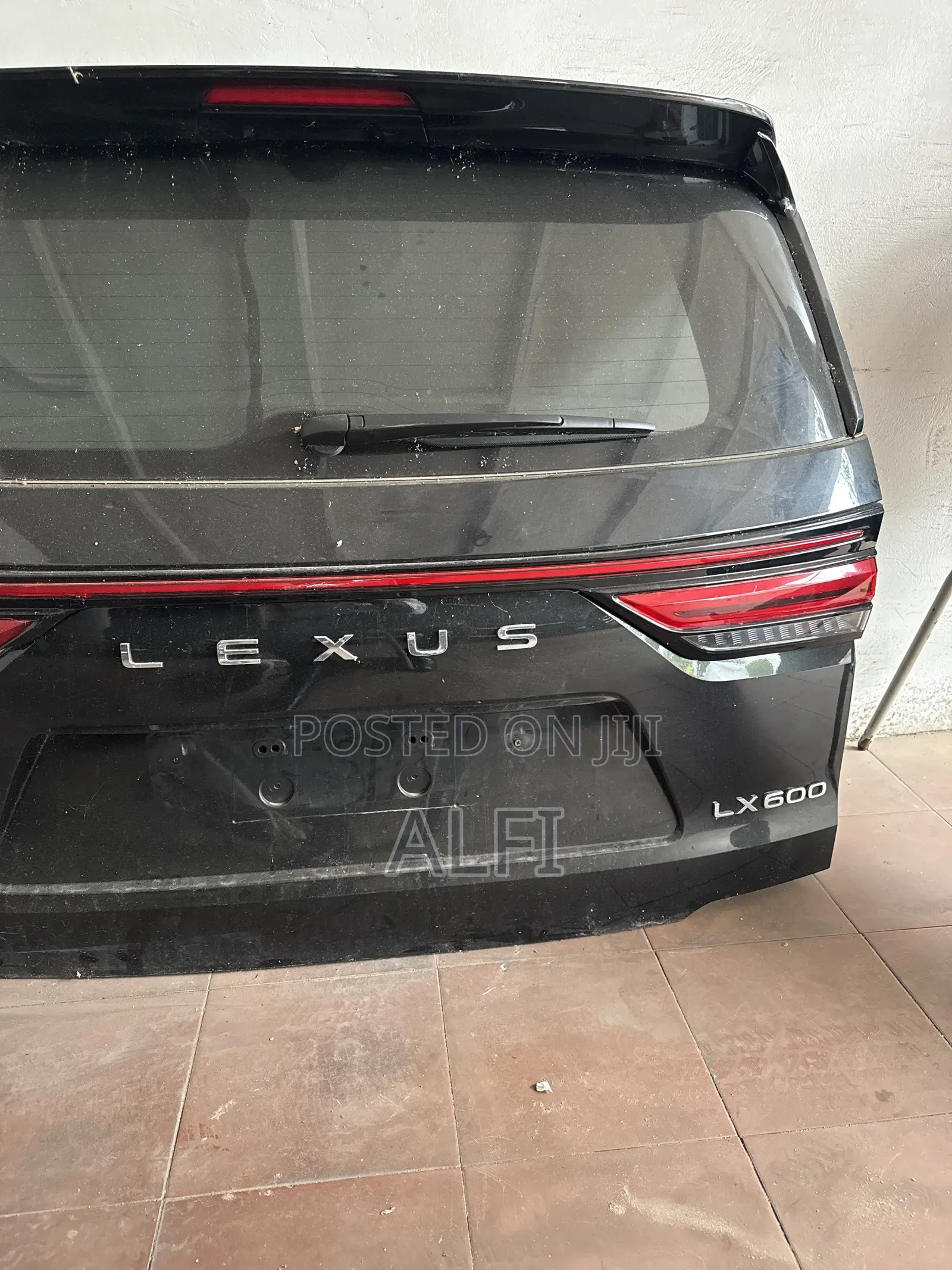 Lexus LX600 Door Trunk