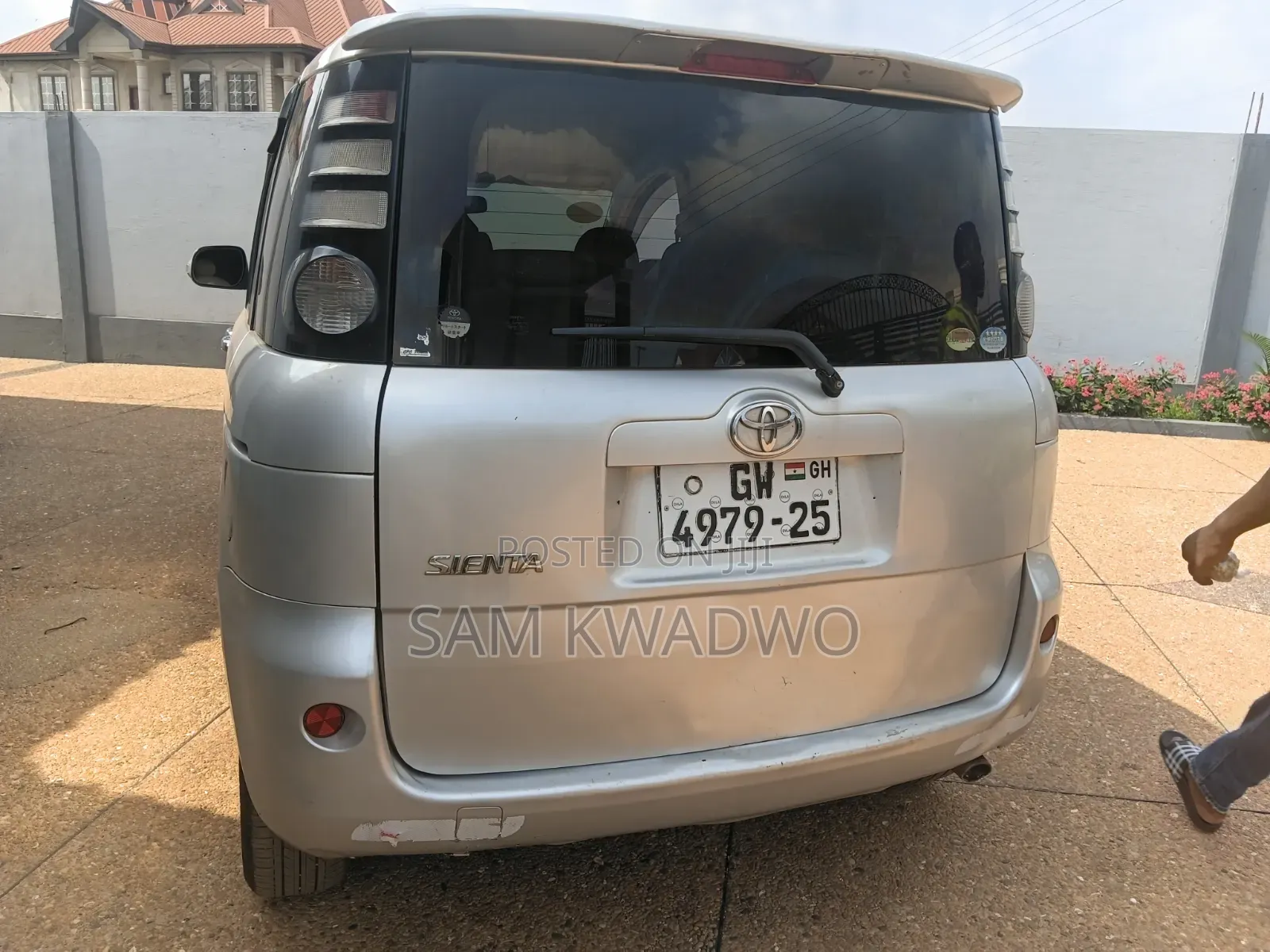 Toyota Sienta 2010 Silver