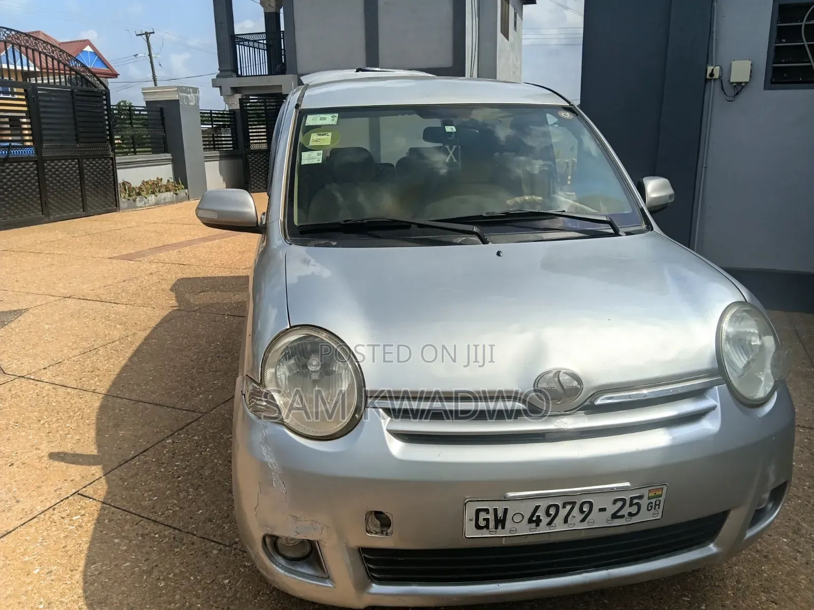Toyota Sienta 2010 Silver