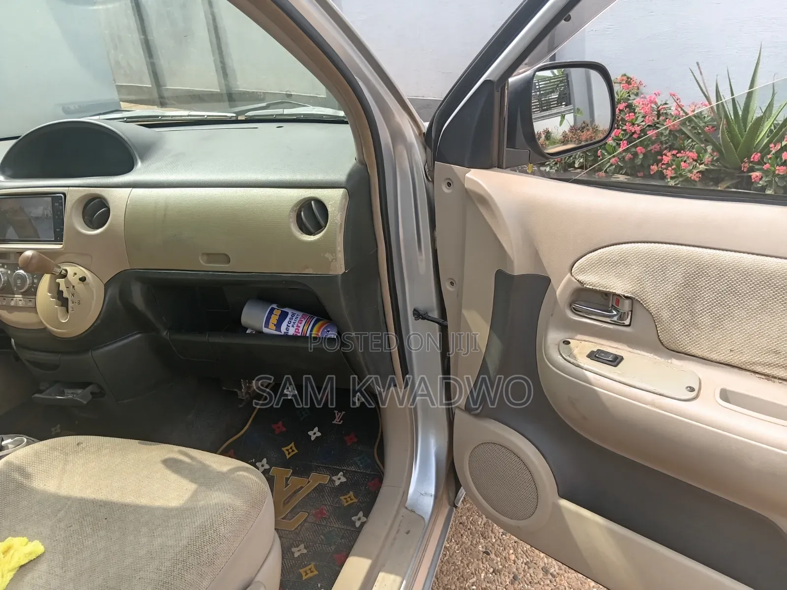 Toyota Sienta 2010 Silver