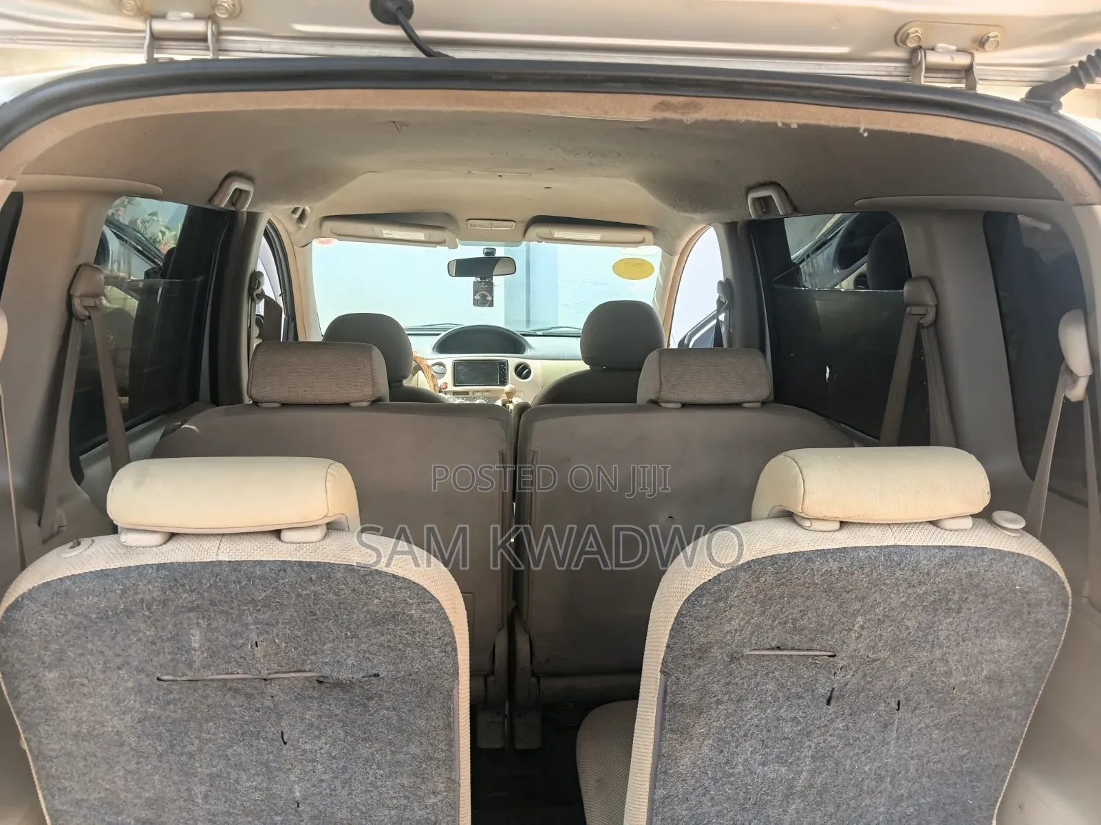 Toyota Sienta 2010 Silver