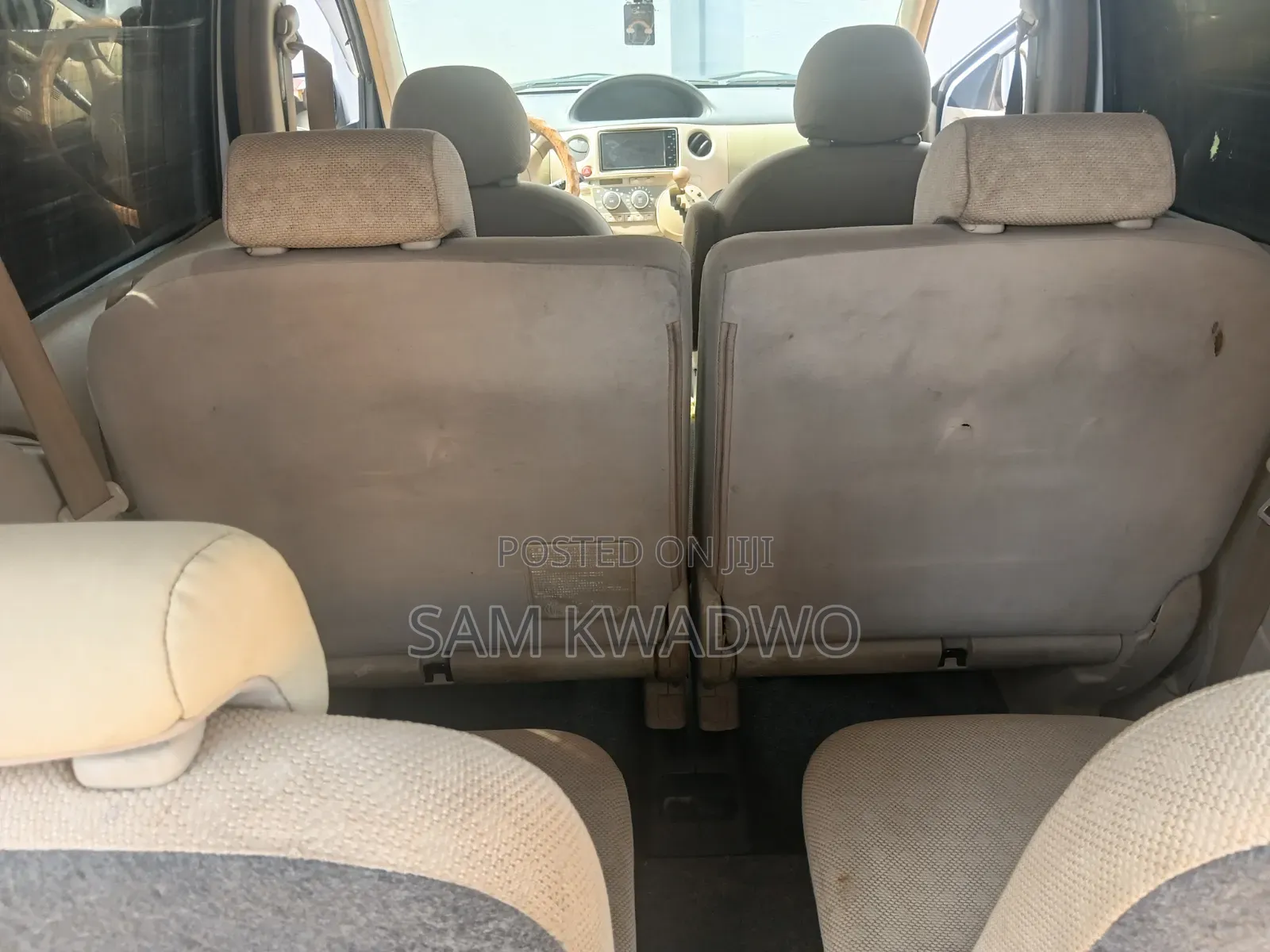 Toyota Sienta 2010 Silver
