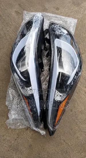 2014 Hyundai Elantra Headlight