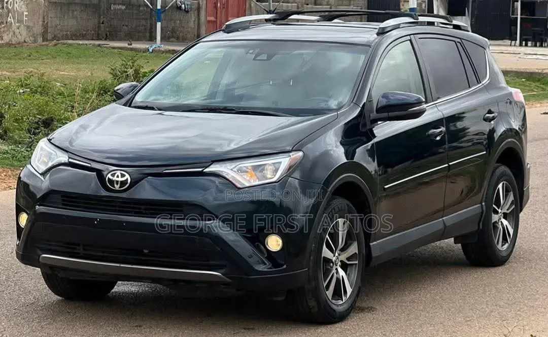 Toyota RAV4 XLE AWD (2.5L 4cyl 6A) 2017 Matt Black
