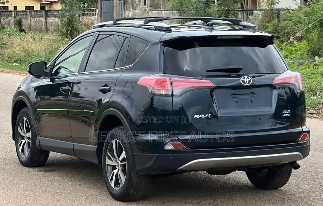 Toyota RAV4 XLE AWD (2.5L 4cyl 6A) 2017 Matt Black