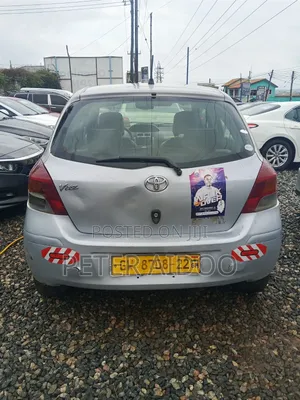 Toyota Vitz 2010 Silver
