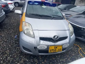 Toyota Vitz 2010 Silver