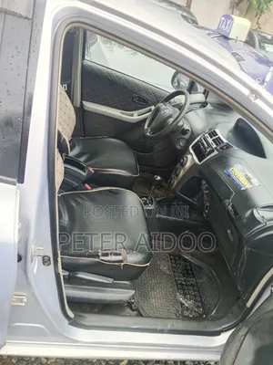 Toyota Vitz 2010 Silver