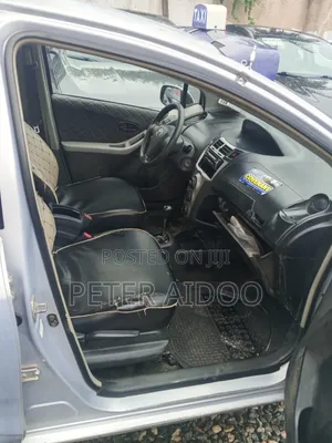 Toyota Vitz 2010 Silver