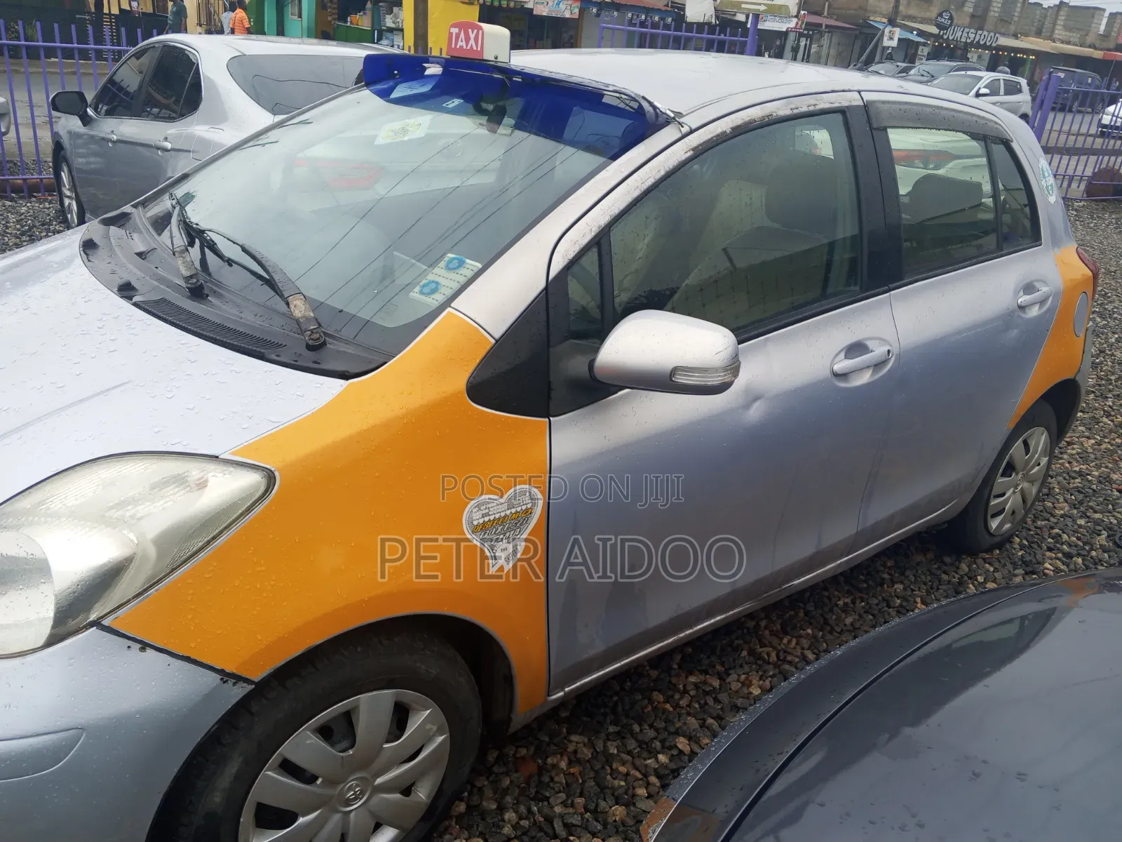 Toyota Vitz 2010 Silver