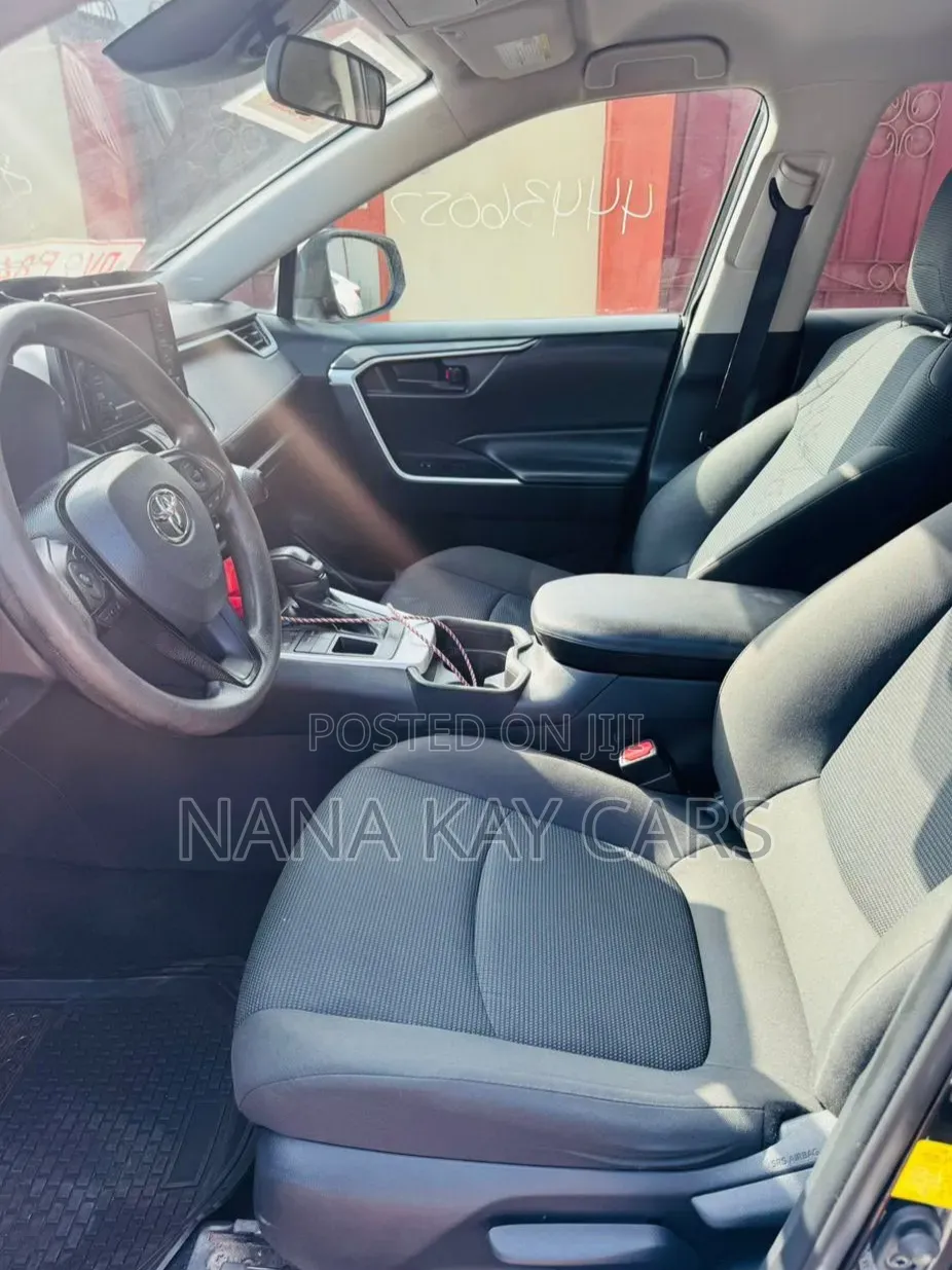 Toyota RAV4 LE 2022 Black