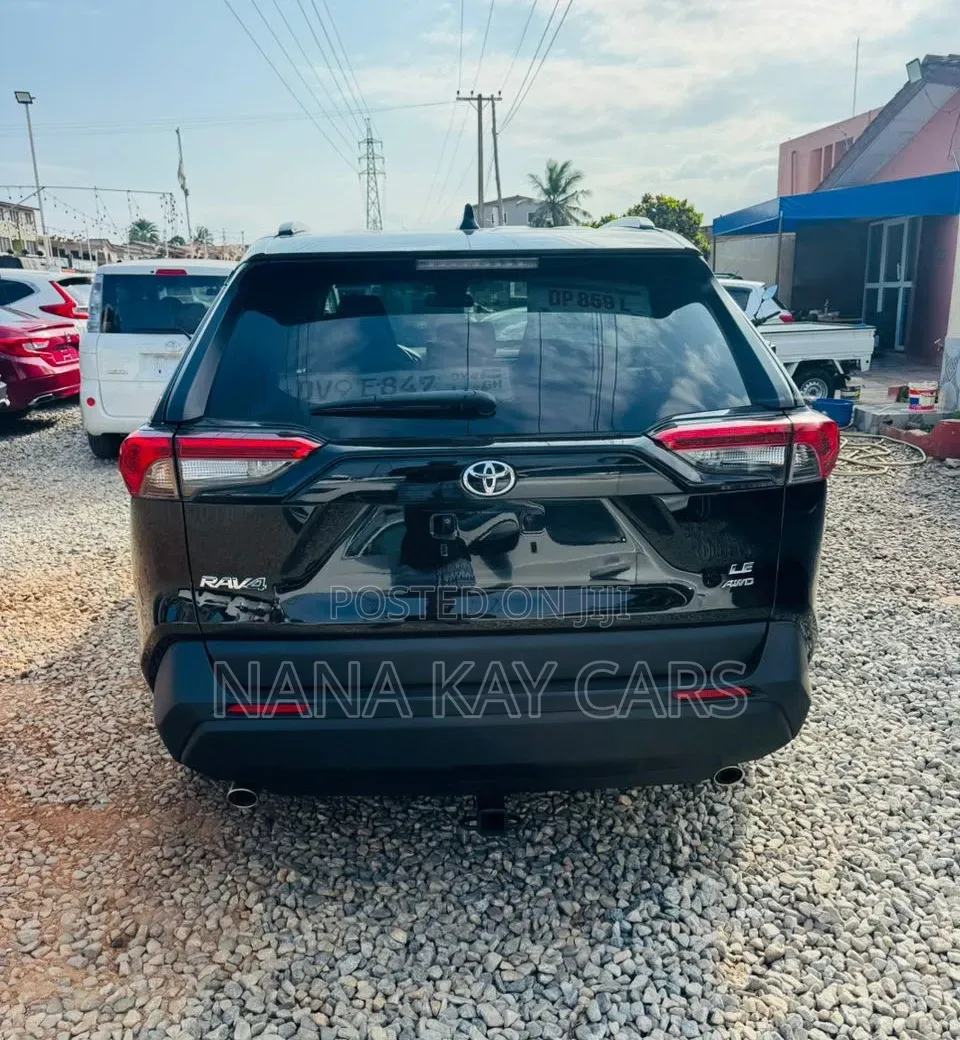 Toyota RAV4 LE 2022 Black