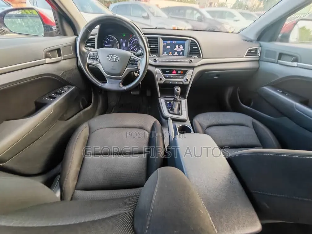 Hyundai Elantra Limited Sedan FWD (2.0L 4cyl 6A) 2017 Red