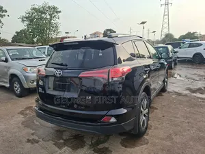 Toyota RAV4 LE FWD (2.5L 4cyl 6A) 2017 Black