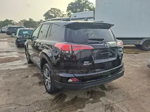 Toyota RAV4 LE FWD (2.5L 4cyl 6A) 2017 Black