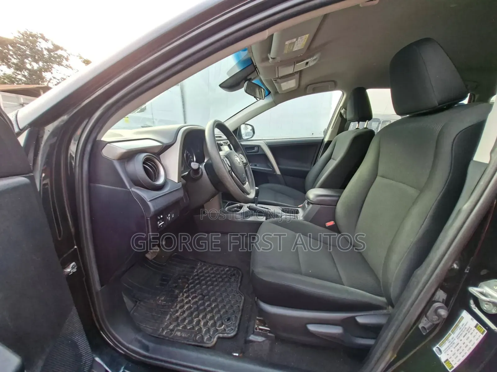 Toyota RAV4 LE FWD (2.5L 4cyl 6A) 2017 Black