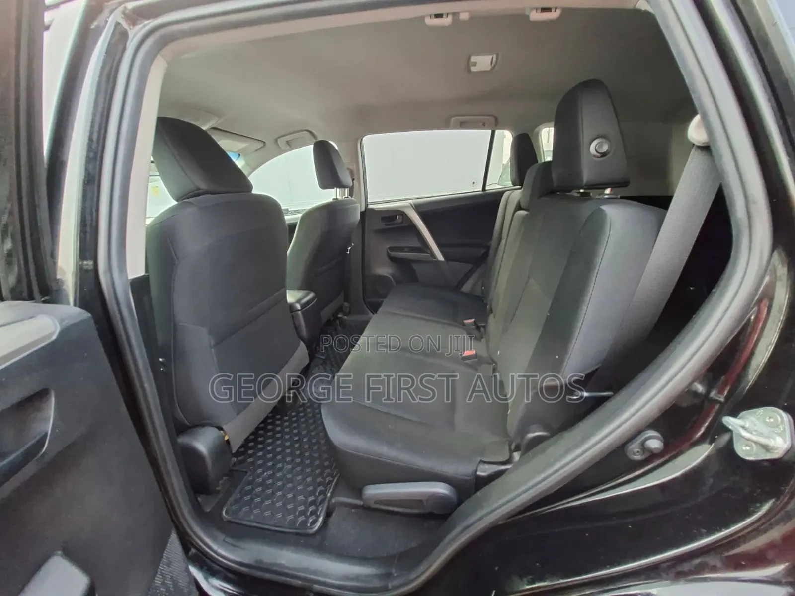 Toyota RAV4 LE FWD (2.5L 4cyl 6A) 2017 Black