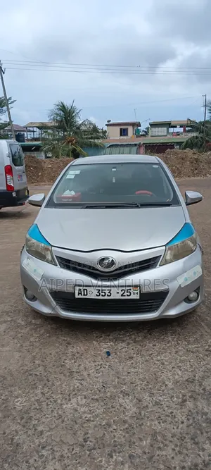 Toyota Vitz 1.3 FWD 5dr 2013 Silver