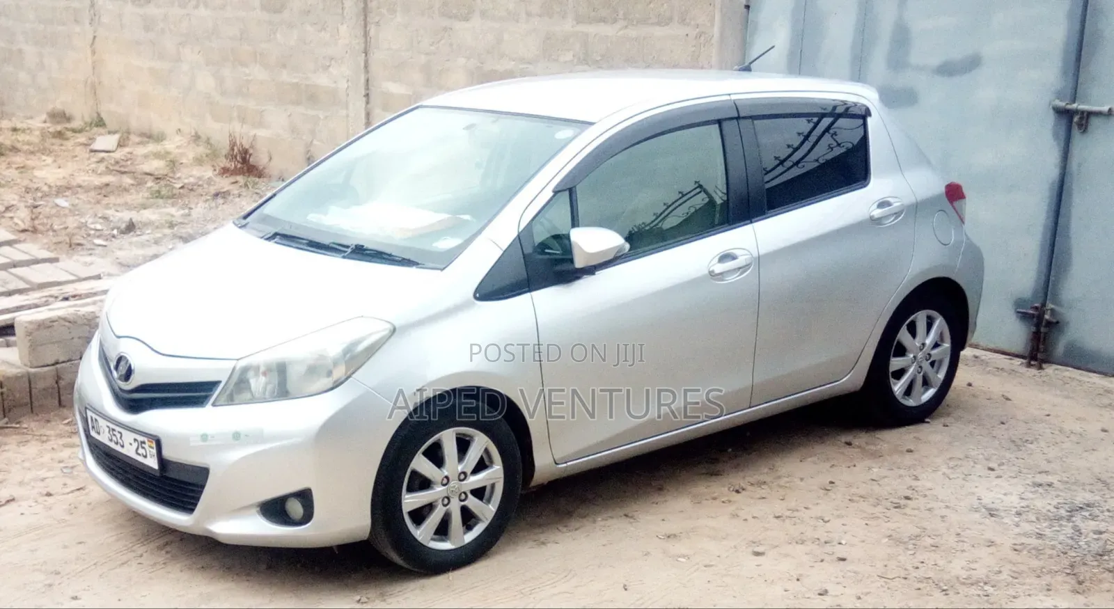Toyota Vitz 1.3 FWD 5dr 2013 Silver