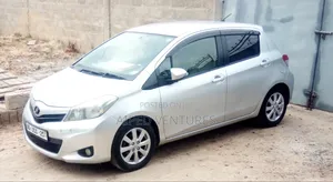 Toyota Vitz 1.3 FWD 5dr 2013 Silver