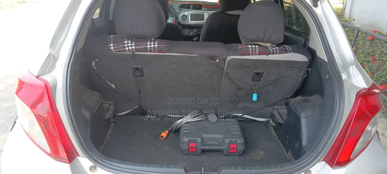 Toyota Vitz 1.3 FWD 5dr 2013 Silver