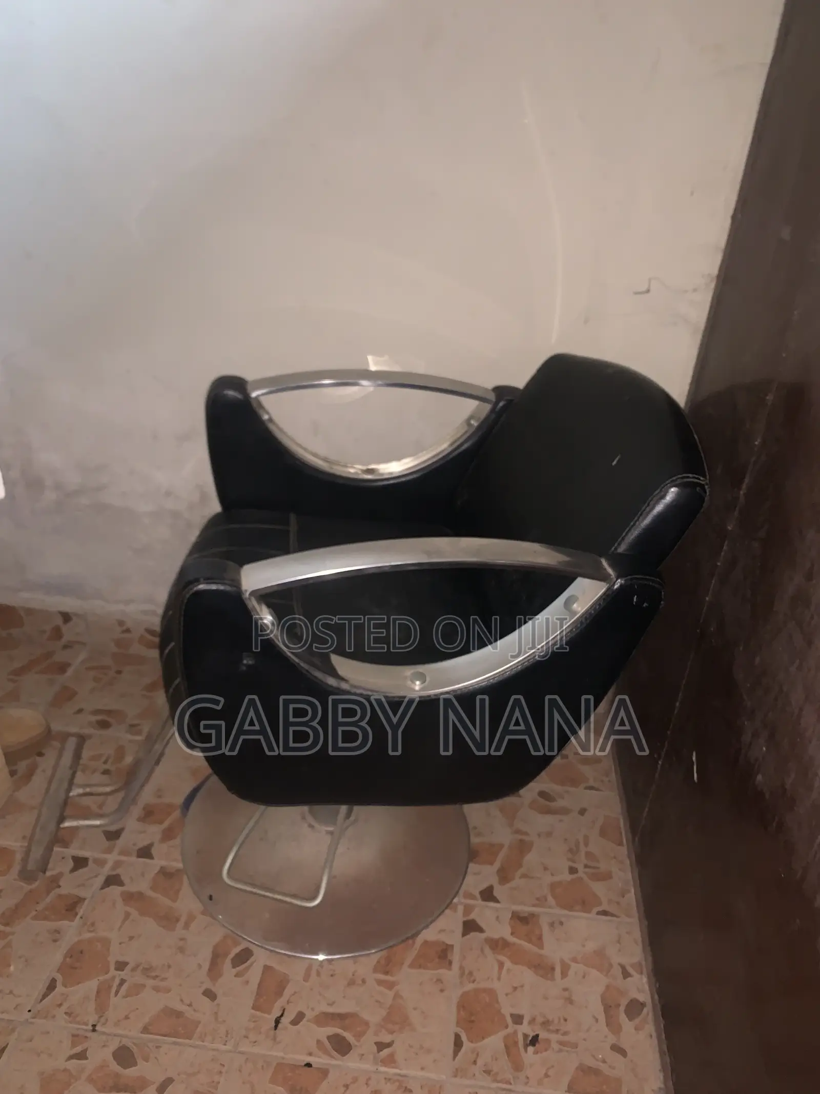 Salon Chair / Barbershop Chair