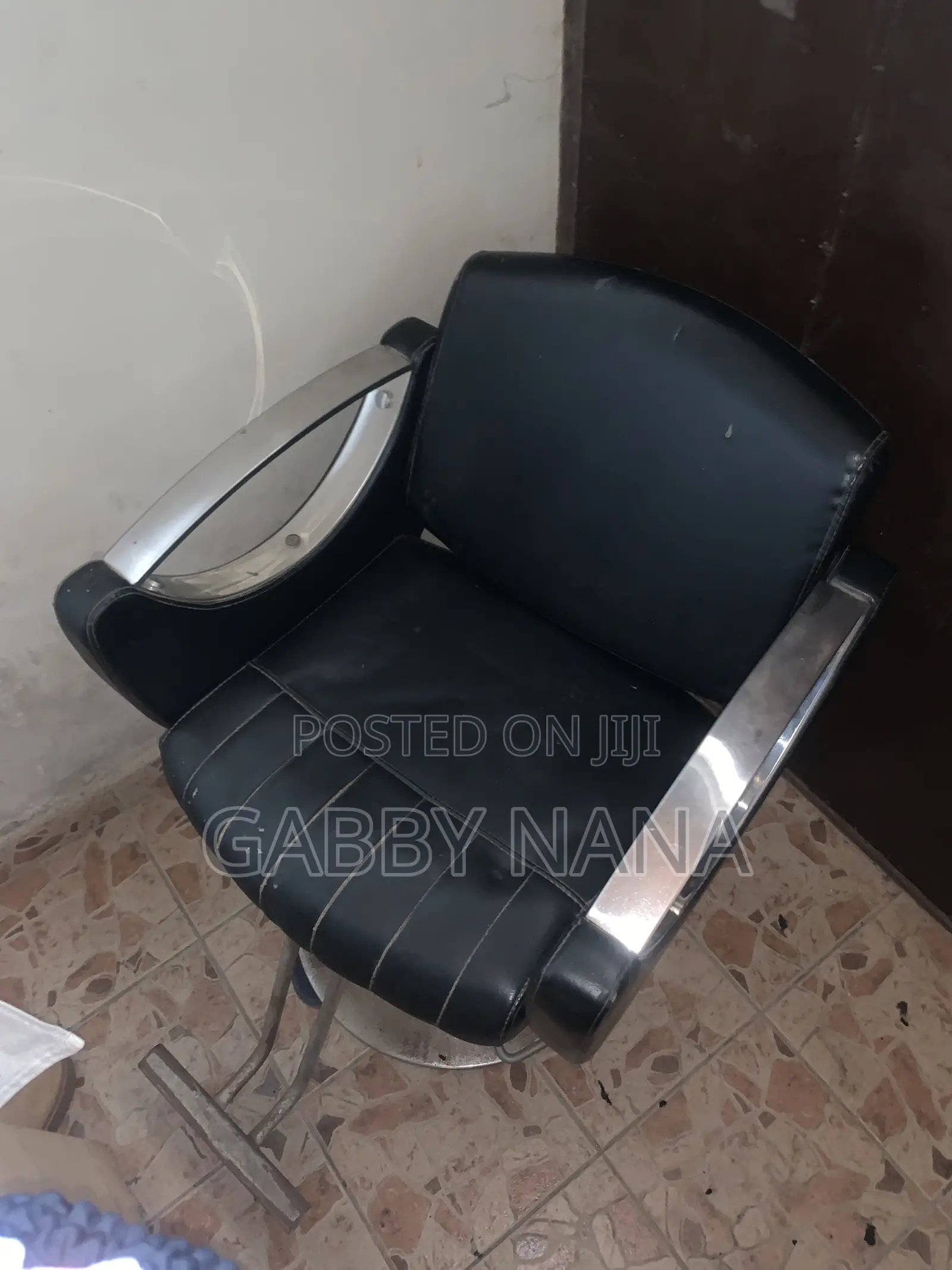Salon Chair / Barbershop Chair