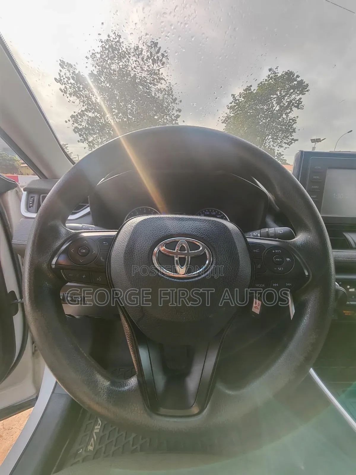Toyota RAV4 LE AWD 2019 White