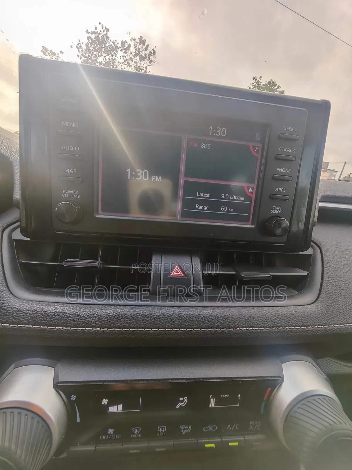Toyota RAV4 LE AWD 2019 White