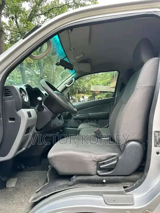Nissan Caravan 2018 Silver
